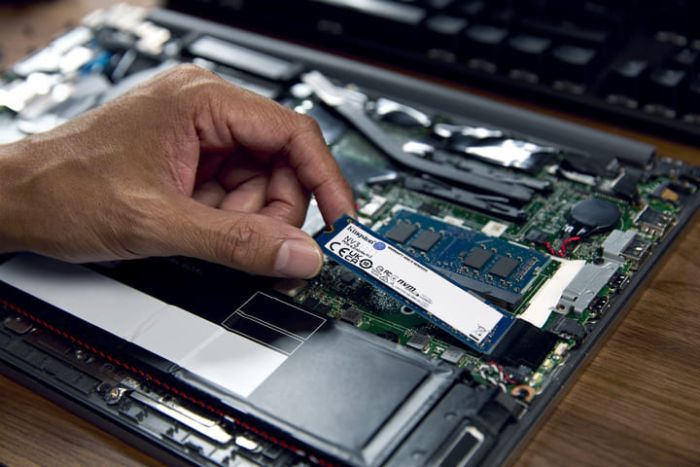 SSD накопичувач Kingston 1TB M.2 NVMe NV3 M.2 2280 PCIe Gen4.0 x4 (SNV3S/1000G)