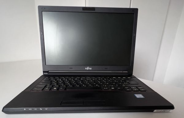 Ноутбук Fujitsu LIFEBOOK E546